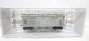 Kadee HO Scale FEC Florida East Coast PS2 2 Bay Covered Hopper NOS Sealed 8652 - Picture 1 of 5
