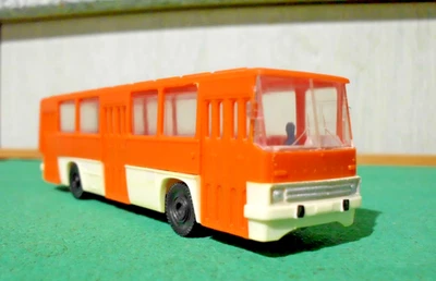 Berlin Plast  Modell -  IKARUS  BUS  260 mit  OVP     1:87 - Bild 1 von 2