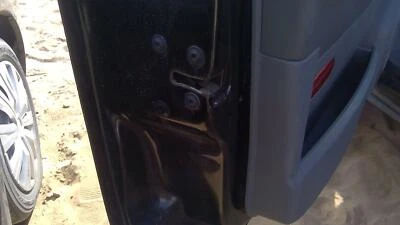 Левая защелка передней двери с оригинальными стержнями/кабелями для Dodge Durango 2004-2009 годов выпуска - Изображение 1 из 4