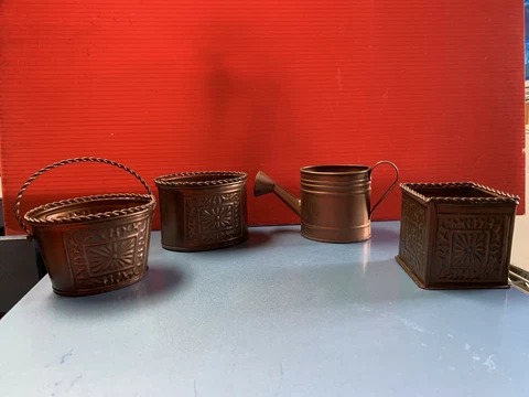 2006 Hosley Miniature Metal Decor Set Cover