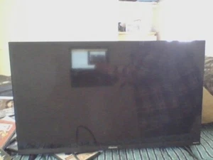 hisense 32" roku hd flat tv - Picture 1 of 3