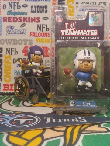 NFL Lil' Teammates Series 2 Tennessee Titans Quarterback (QB) 3-inch figure Cover