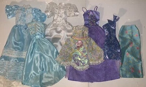 Konvolut Vintage Barbie Kleider/ Rock blau, lila, weiße Spitze - Bild 1 von 5