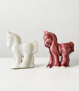 Miniatura Cavallo Ceramica Smalto Lucido Rosso/Marrone e Crema 2”x 3” Morton’s? - Foto 1 di 9