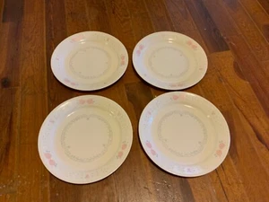 Juego de 4 Platos de Cena Corelle FLORES EN ENCAJE 10 1/4" Flores Rosa Enrejado Blanco - Imagen 1 de 7