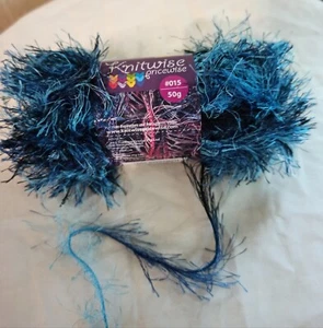Knitwise Ostritch Yarn, Variegated Blue, 14 balls. Perfect for a Scarf and Hat - Picture 1 of 1
