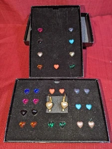 Orecchini Cuore Magnetici Intercambiabili Vintage Joan Rivers 10 Look Plus Extra - Foto 1 di 8