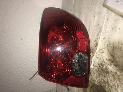 Conjunto de luz trasera derecha usado se adapta a: Saturn serie L 2004 Sdn cuarto de pan Foto 1 de 2