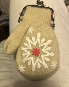 Christmas Holiday / Winter Mitten Change Purse Never Used. - Picture 1 of 4