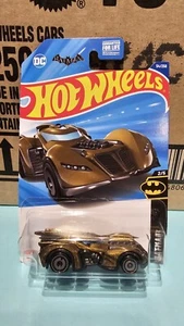 2025 Hot Wheels 54 Batman: Arkham Asylum Batmobile Batman 3/5 - Picture 1 of 3