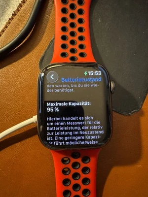 Apple Watch Series 9 45mm Edelstahlgehäuse mit Sportarmband - Graphite... - Bild 1 von 4
