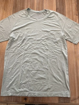 Lululemon Shirt Mens Medium Green Drysense Short Sleeve Workout Gym Stretch Yoga - Image 1 of 4
