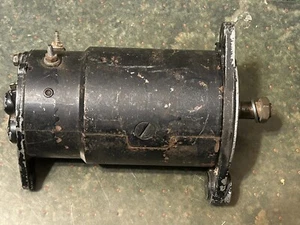 369599R92 - A New 12 Volt Generator For An IH 460, 560, 606, 660, 706 Tractors - Picture 1 of 5
