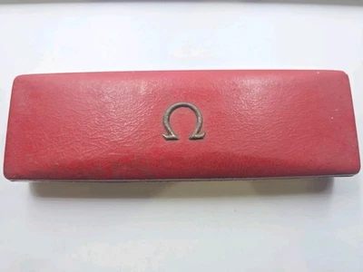 Caja de reloj Omega vintage de tela roja dorado satinado/terciopelo interior años 50-60’s Foto 1 de 4