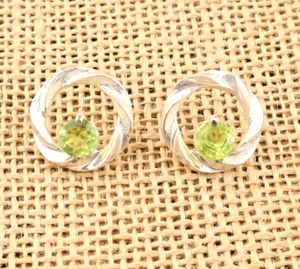 Pretty Peridot Gemstone 925 Sterling Silver Handmade Jewelry Stud Earrings 0.64" - Picture 1 of 6