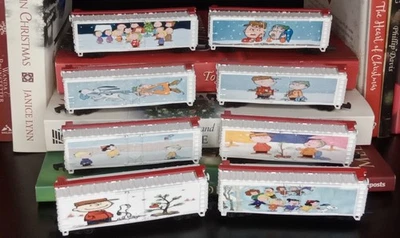 A Charlie Brown Christmas train set N scale atlas Snoopy lot 8 boxcar model tree - Image 1 of 4
