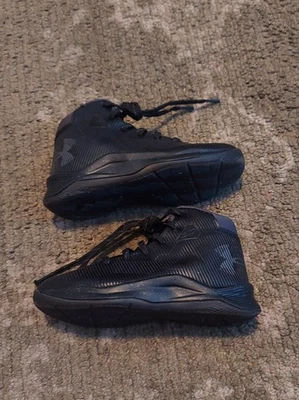 UNDER ARMOUR Curry 2.5 Athletic Sneakes Youth Boy's Sz 12k / 12c - Image 1 of 4