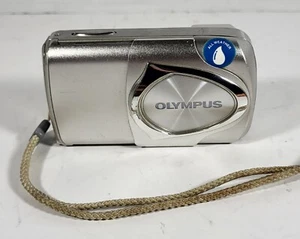 Cámara digital Olympus Stylus 300 3,2 MP plateada para reparación de piezas como está sin probar - Imagen 1 de 9