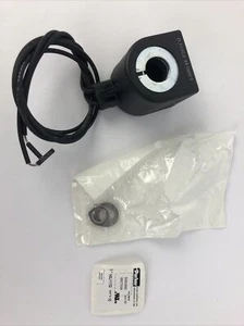 Parker Fluid Control Division L111C2 Solenoid Valve with Hardware- LOOK - Picture 1 of 4