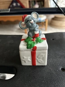 Vintage Ceramic Mouse Sitting On A Gift Box. 4x2x2. With Red Candle - Picture 1 of 12