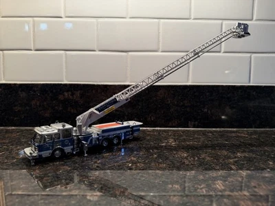 Código 3 American Lafrance Eagle Tarrytown, NY Departamento de Bomberos Tower Ladder Co. 78 Foto 1 de 4