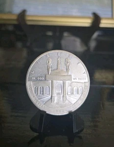 1984 - LOS ANGELES XXIII OLYMPIAD MEMORIES LIBERTY SILVER DOLLAR - Picture 1 of 3