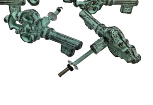 2 grüne Skelett Schlüsselknöpfe Schrank Schublade Zug Französisch Land Used Antik - Bild 1 von 1