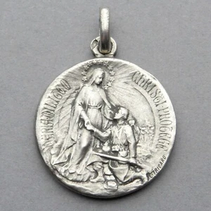 Ciondolo Argento Religioso Antico. Santa Vergine Maria, protezione del soldato. Tricardo. - Foto 1 di 5