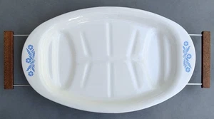 Corning Ware Kornblumen Fleischplatte P-19 mit Metall & Holz Drahtgestell SCHÖN! - Bild 1 von 6