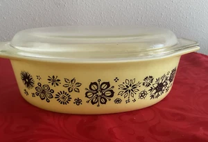 Pyrex Casserole With Lid, vintage 1957 rare Pressed Flowers design 2.5 quarts - Picture 1 of 9