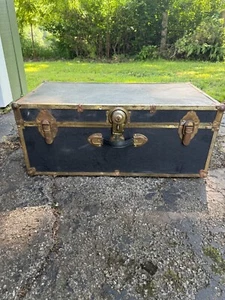 Vintage Trunk Black And Gold 15x30x12 Footlocker in excellent condition - Picture 1 of 8