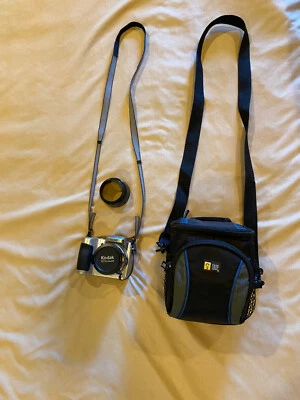 Kodak Easyshare Z650 Digital Camera 10X (Not Working), Lens Adapter & Case - Image 1 of 4