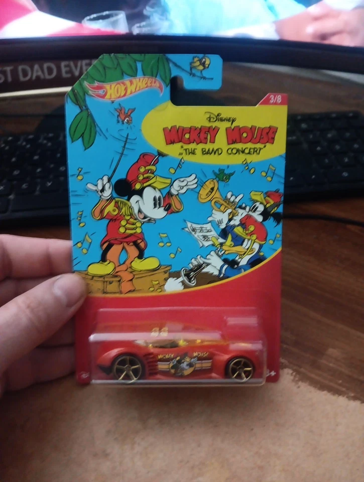 2018 Hot Wheels Disney Mickey Mouse The Band Concert 3/8 COVELIGHT Red w/GoldOH5 - Image 1 of 1