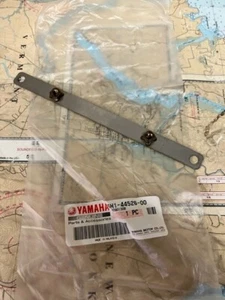 Placa Yamaha #6H1-44526-00-00. - Imagen 1 de 1