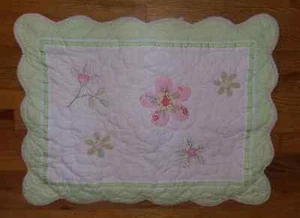 Pottery Scheune PB Kinder Standard Kissen Schein rosa & grün bestickt Blumenmuster 28X22 - Bild 1 von 7
