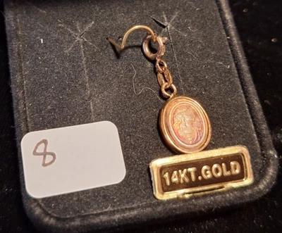 Hermoso colgante vintage de monedas de oro amarillo de 14K de 1,7 g Foto 1 de 4