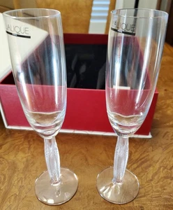 Lalique Champagne Flutes - Louvre Pattern- Shiseido 140 Anniversary Box - Picture 1 of 5