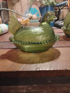 Vintage glass nesting hen in green - Picture 1 of 2