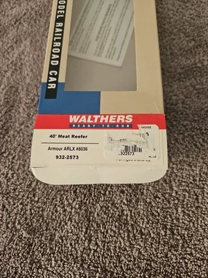 Walthers 40' Meat Reefer Armour Arlx #8036. 932-2573 - Image 1 of 3