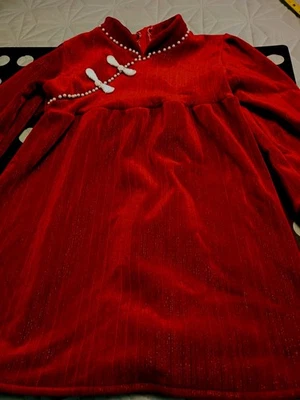 Vestido de Navidad adornado de terciopelo aplastado rojo hecho a mano para niñas XS Foto 1 de 4
