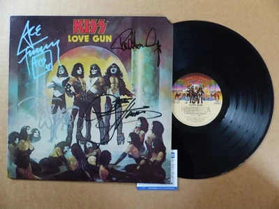 KISS signed Autogramm signiert auf "LOVE GUN" Vinyl Schallplatte  ACOA  COA - Bild 1 von 4