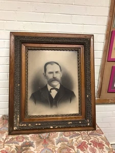 ANTIKES VINTAGE WUNDERSCHÖN VERZIERTES TIEFES HOLZ GERAHMTES PORTRÄT 30” X 26” X 1 1/4” - Bild 1 von 19