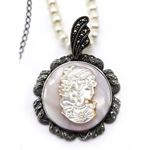 Vintage Style Real Pearl Necklace with Large Mother of Pearl Cameo Pendant - Picture 1 of 9