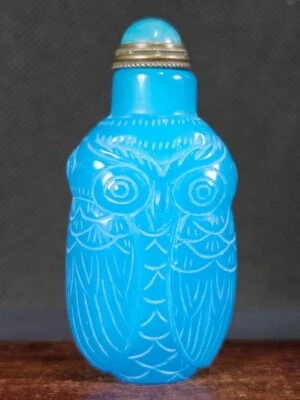 Botella de tabaco china tallada en dos búhos de vidrio de Pekín Foto 1 de 4