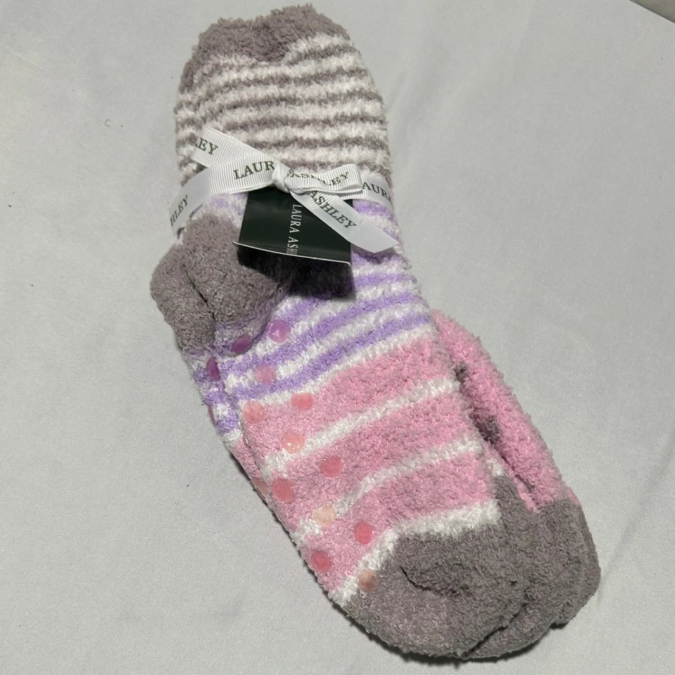 Laura Ashley 2 pares de calcetines difusos a rayas a lunares con agarre para mujer Foto 1 de 4