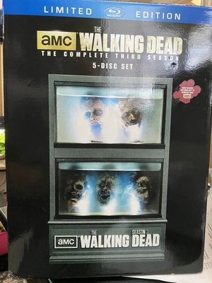 The Walking Dead Season 3 Limited Edition Blu-Ray 5 Disc & Zombie Head Fish Tank - Image 1 of 2