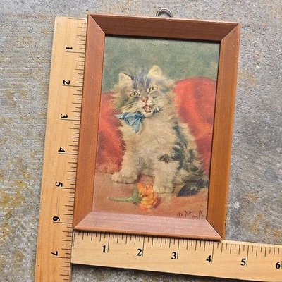 Arte de parede pequena vintage anos 60 anos 70 gatinho gato impressão 4x6 emoldurada assinada arco de flores de madeira - Imagem 1 de 3