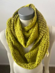 Collection Eighteen unisex lightweight INFINITY Scarf Green color one size - Picture 1 of 7