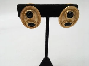 VTG Signed KENNETH LANE Matte Gold Black Cabochon Etruscan Design Clip Earrings - Picture 1 of 4