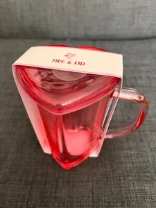 Target Bullseye Playground San Valentín 2025 Taza de vidrio en forma de corazón con tapa roja - Imagen 1 de 9
